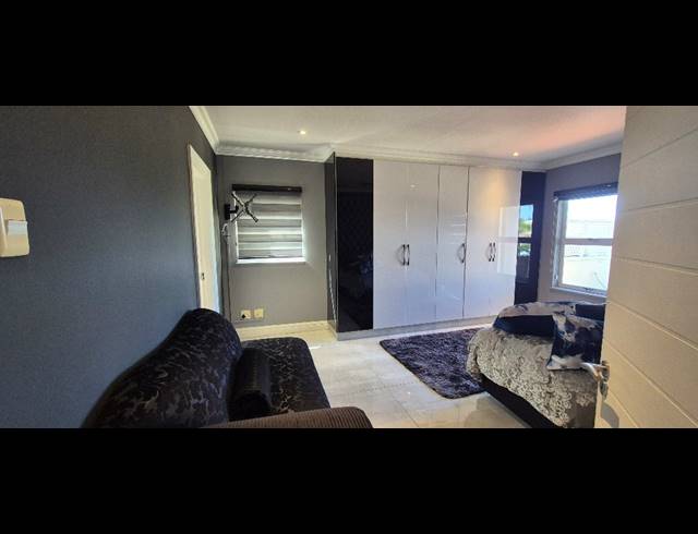 3 BEDROOM APARTMENT FOR SALE IN LA LUCIA